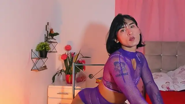 nahomi28  online show from November 2025 05:42:01 PM