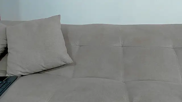 hanathompson   0 online show from December 2025 03:51:02 PM