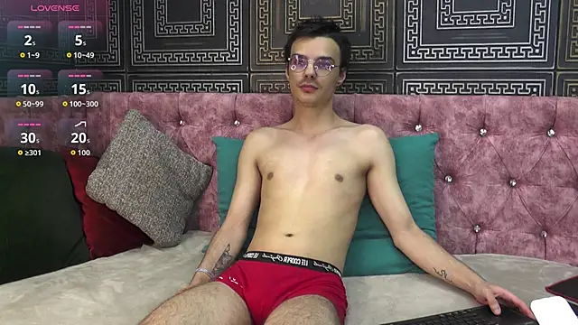 AidenStorm online show from November 2025 06:04:02 PM