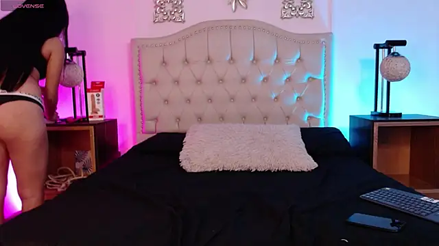 Tessa Moreau online show from November 2025 02:37:02 PM