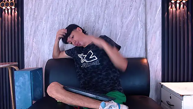 LaPantera Rosa online show from November 2025 07:25:01 PM