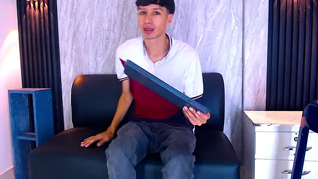 LaPantera Rosa online show from November 2025 03:30:01 AM