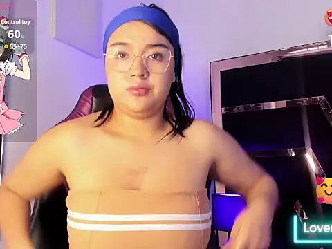 MiluVargas online show from November 2025 07:35:02 PM