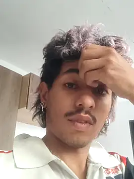 SkinniYamo online show from October 2025 01:39:01 PM