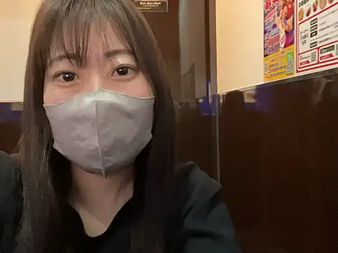 Snapshot of hitomi_desu chatting on November 2025 04:05:01 PM hitomi desu online show from November 2025 04:05:01 PM