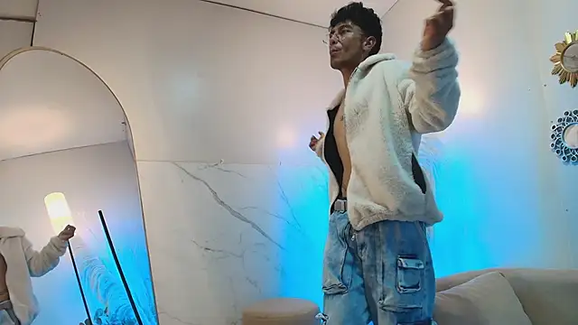 SexyAndresito22 online show from November 2025 06:58:02 AM