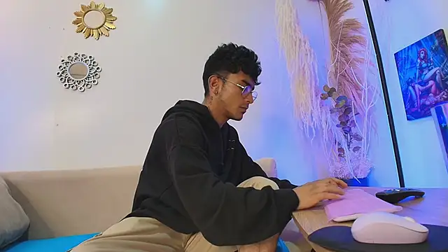 SexyAndresito22 online show from November 2025 05:50:02 AM