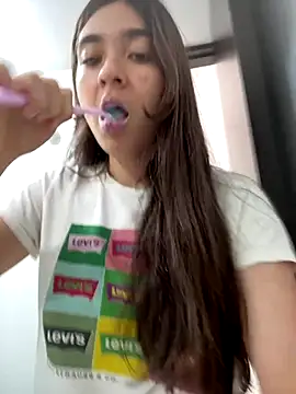 Valentina ro online show from November 2025 05:01:01 PM