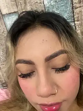 Vicky-Nova online show from November 2025 10:20:02 PM