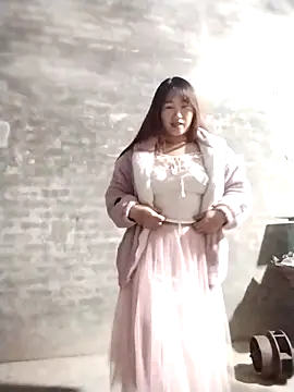 emini-xx online show from November 2025 10:12:01 PM