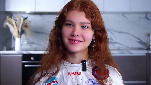 YettaCalabria online show from December 2025 11:27:02 AM