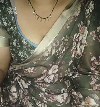 shreyareddy99 online show from November 2025 05:33:01 PM