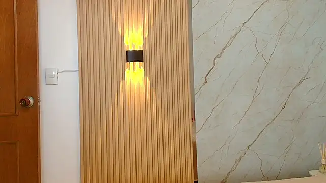 Madisson Queens online show from November 2025 04:07:01 PM