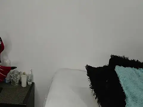 Snapshot of EmmilyConnor chatting on February 2026 01:48:02 PM EmmilyConnor online show from February 2026 01:48:02 PM