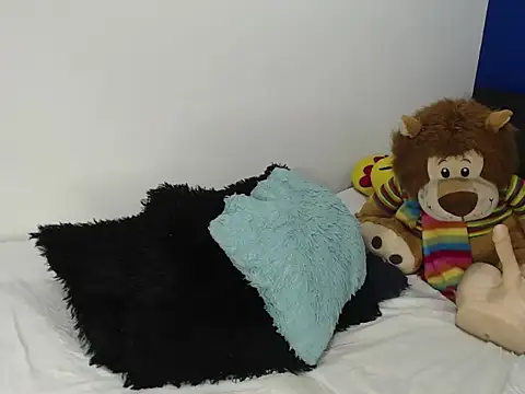 Snapshot of EmmilyConnor chatting on February 2026 01:40:01 PM EmmilyConnor online show from February 2026 01:40:01 PM