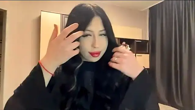 Snapshot of TenderliOne chatting on November 2025 07:08:02 AM TenderliOne online show from November 2025 07:08:02 AM