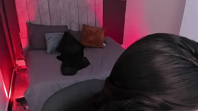 mia jagger online show from April 2026 07:12:02 PM