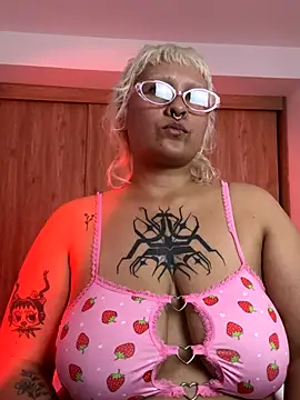 Snapshot of pinkbaddie777 chatting on November 2025 02:33:01 AM pinkbaddie777 online show from November 2025 02:33:01 AM