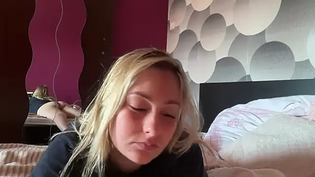 Snapshot of EngelHelene chatting on July 2026 11:47:01 AM EngelHelene online show from July 2026 11:47:01 AM