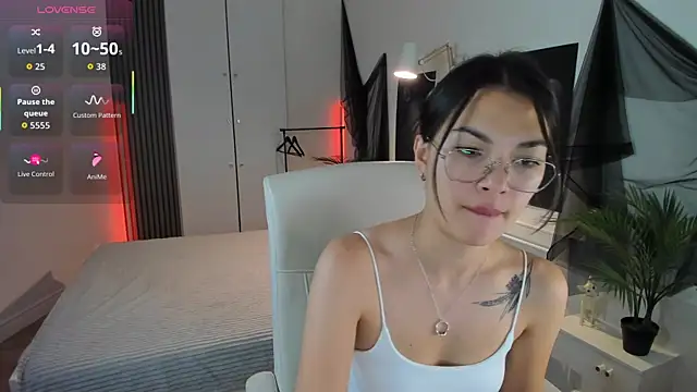 Snapshot of AsianAlis chatting on November 2025 07:46:02 AM AsianAlis online show from November 2025 07:46:02 AM