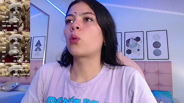 KikiVelvet online show from November 2025 05:12:01 PM