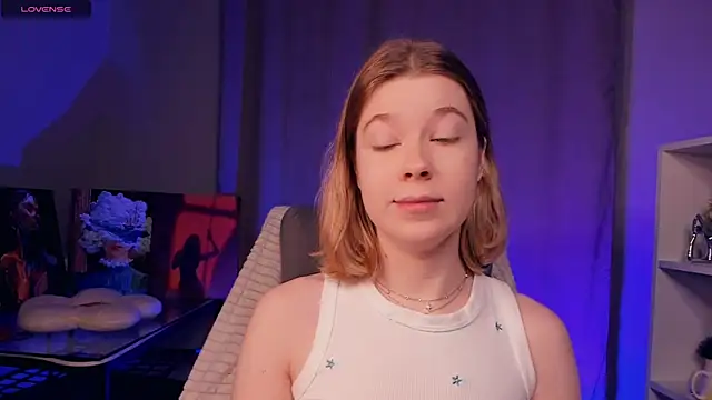 NicoletteTegeler online show from November 2025 09:31:01 AM