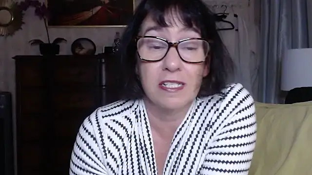 BigbustedBrenda online show from November 2025 04:40:02 PM