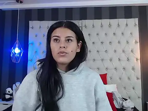 Camile Petite online show from November 2025 07:26:01 PM