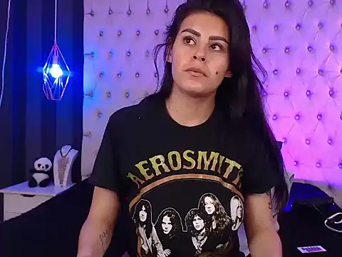 Camile Petite online show from November 2025 07:35:02 PM