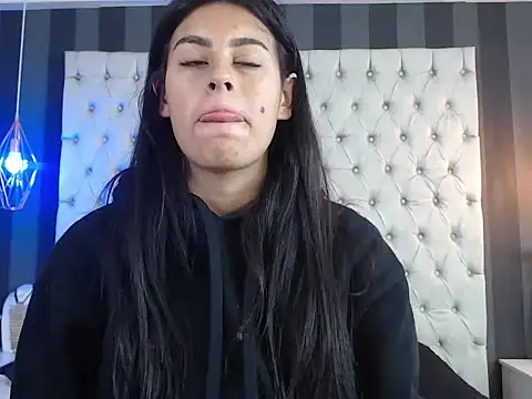 Camile Petite online show from November 2025 07:18:02 PM