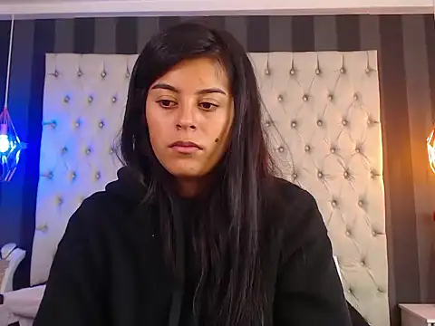 Camile Petite online show from November 2025 07:24:01 PM