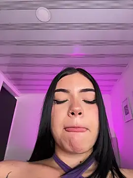 VioletEvanzz online show from November 2025 12:16:01 PM