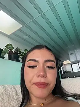 VioletEvanzz online show from November 2025 01:44:02 PM