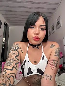 VioletEvanzz online show from November 2025 02:30:01 PM