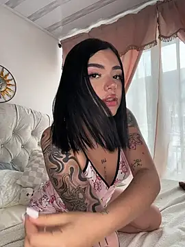 VioletEvanzz online show from November 2025 05:28:02 PM