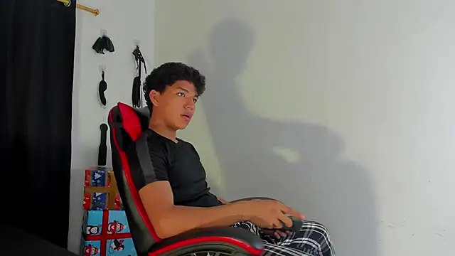 Maximiliano Khalil online show from December 2025 07:51:01 PM