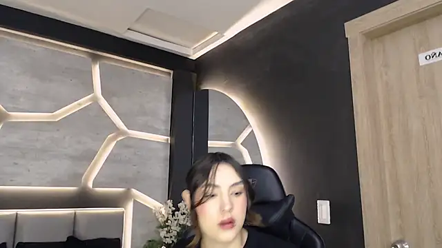 DakotaRussell  online show from December 2025 11:04:01 AM