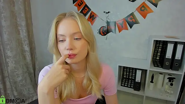 Melanie Ryer online show from October 2025 01:19:02 AM