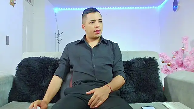 Snapshot of Mike_Fetiche chatting on December 2025 11:49:02 AM Mike Fetiche online show from December 2025 11:49:02 AM