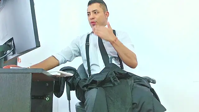 Snapshot of Mike_Fetiche chatting on January 2026 04:34:01 PM Mike Fetiche online show from January 2026 04:34:01 PM