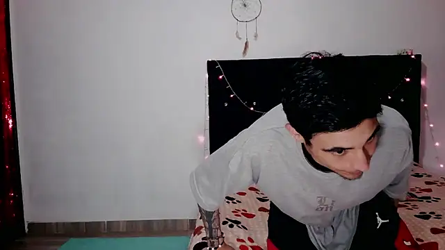 Snapshot of beautybeasstt chatting on November 2025 12:20:02 AM beautybeasstt online show from November 2025 12:20:02 AM