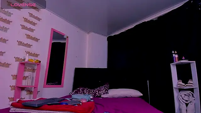 selenesaenz online show from November 2025 05:41:02 AM