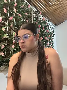 Tharafresneda  online show from October 2025 12:06:02 PM