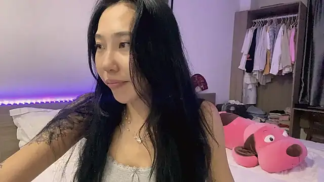 LizParadiz online show from November 2025 06:31:02 PM