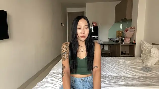 LizParadiz online show from November 2025 08:15:02 AM