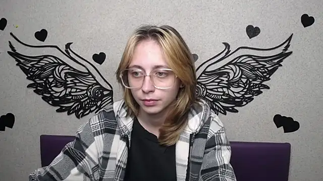 TracyLll online show from November 2025 01:11:01 PM