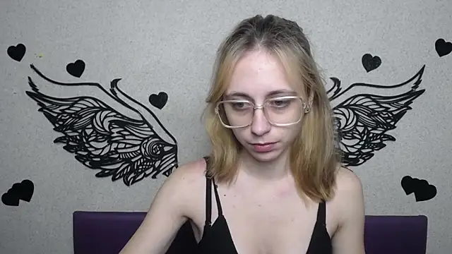 TracyLll online show from November 2025 11:57:02 AM