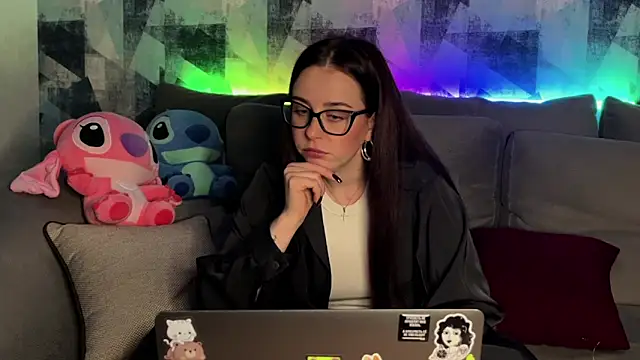 OhNicolle online show from November 2025 05:44:01 PM