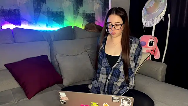 OhNicolle online show from November 2025 12:20:01 PM