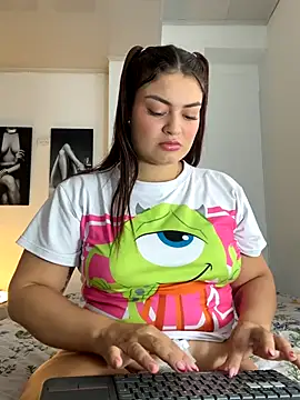 Itskari  online show from November 2025 05:35:01 PM